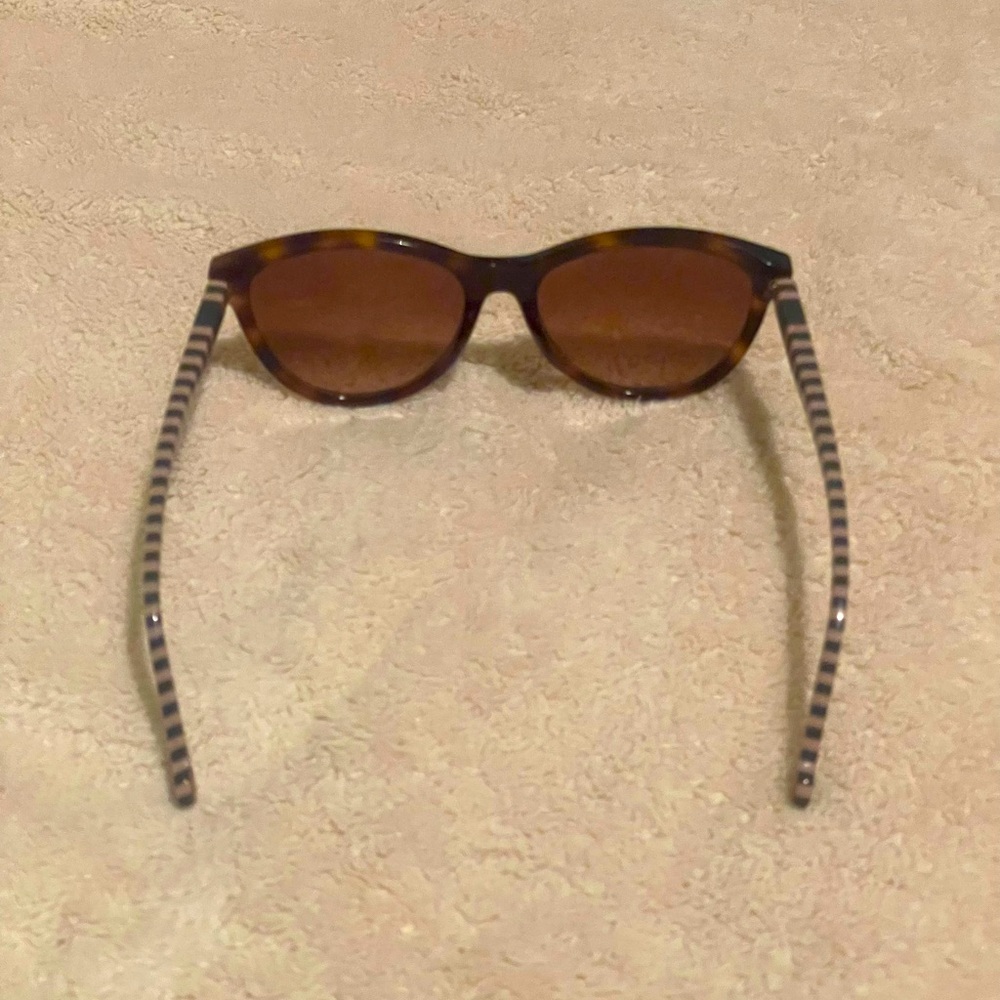 Carolina Herrera Sunglasses SHE892K. 56-17-140